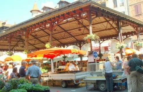 Image 2 : Marché à Figeac background