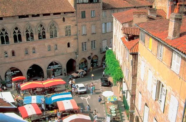 Image 3 : Marché à Figeac background