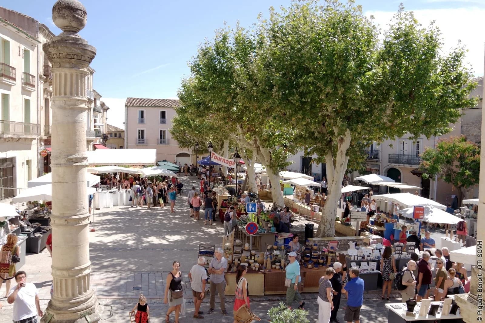 Image 1 : MARCHÉ DE SAINT-JEAN DE FOS background