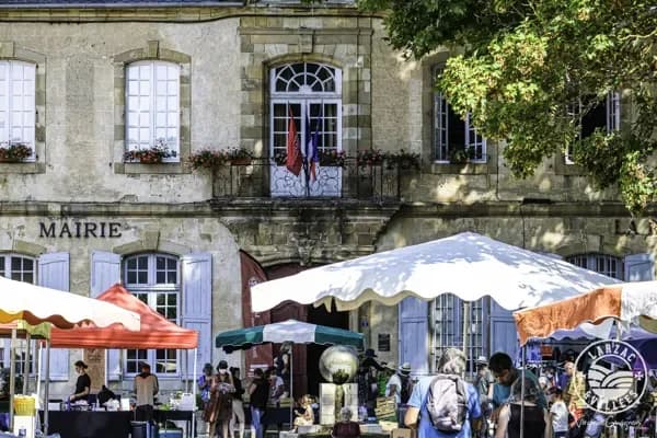 Image 1 : Marché traditionnel background