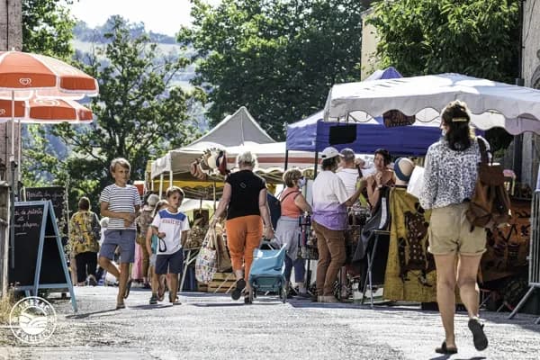 Image 3 : Marché traditionnel background