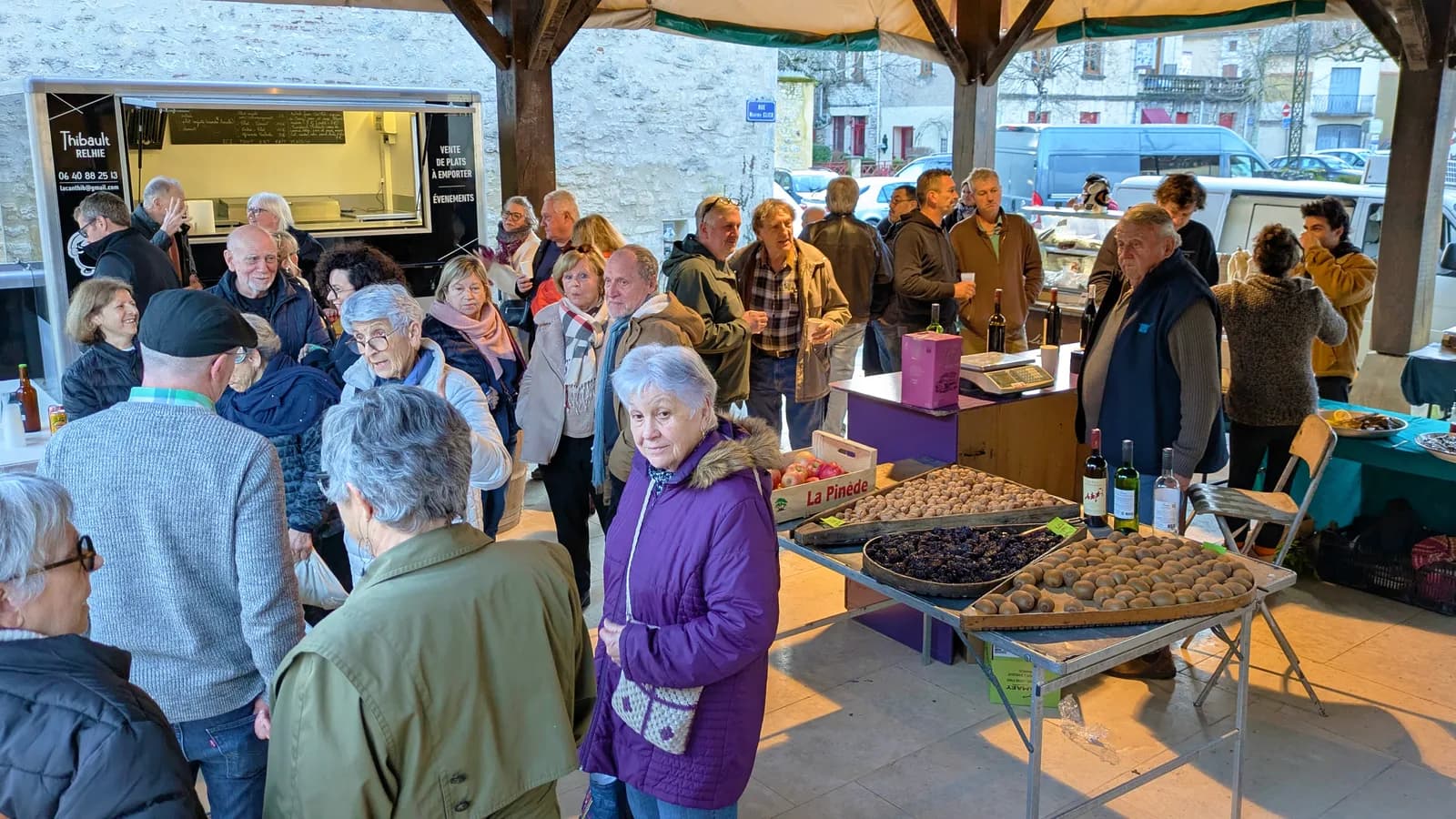 Image 1 : Marché de Castelfranc background