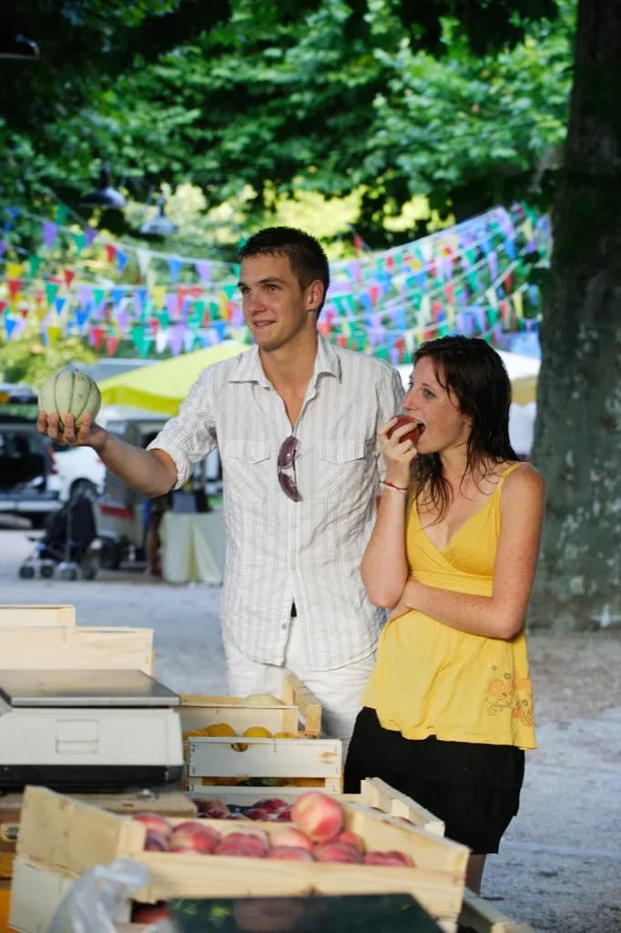 Image 1 : Marché à Marcilhac-sur-Célé background