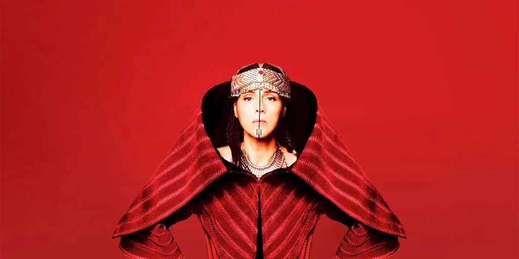 Image 1 : SOUAD MASSI background