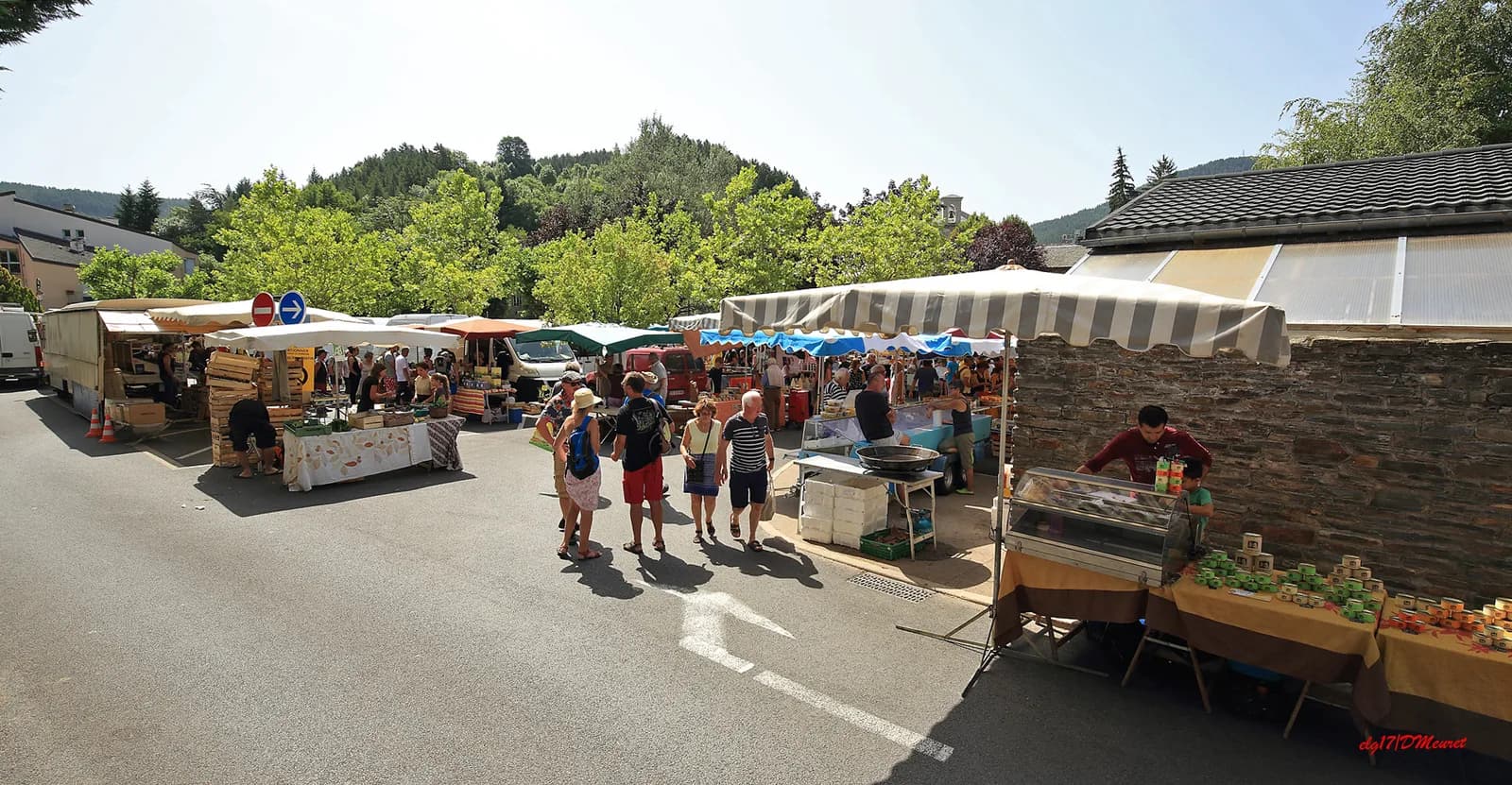 Image 1 : MARCHÉ DE MEYRUEIS background
