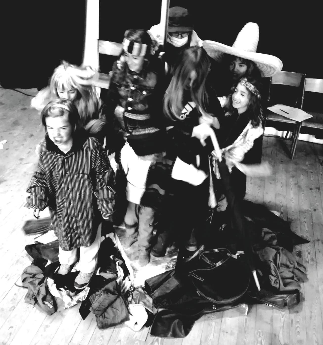 Image 1 : ATELIER THÉÂTRE ENFANTS background