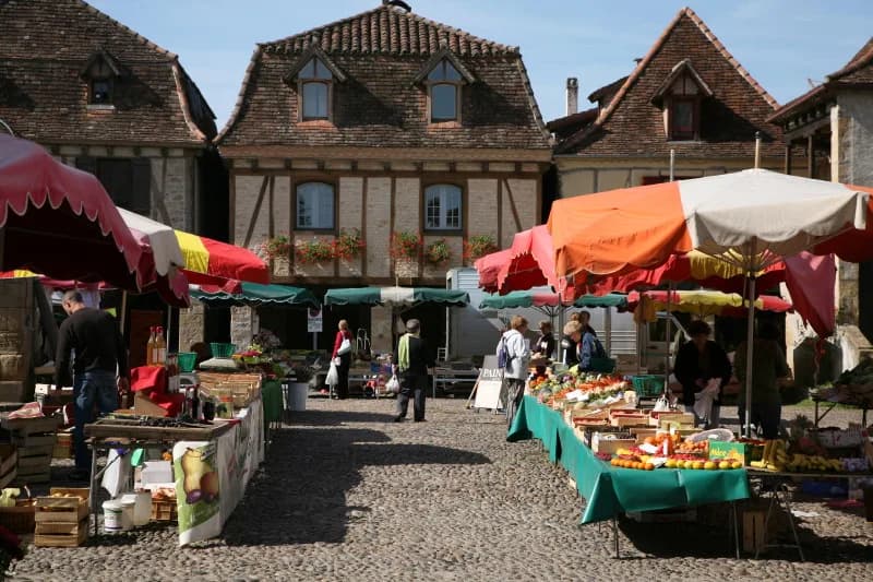 Image 1 : Marché à Bretenoux background