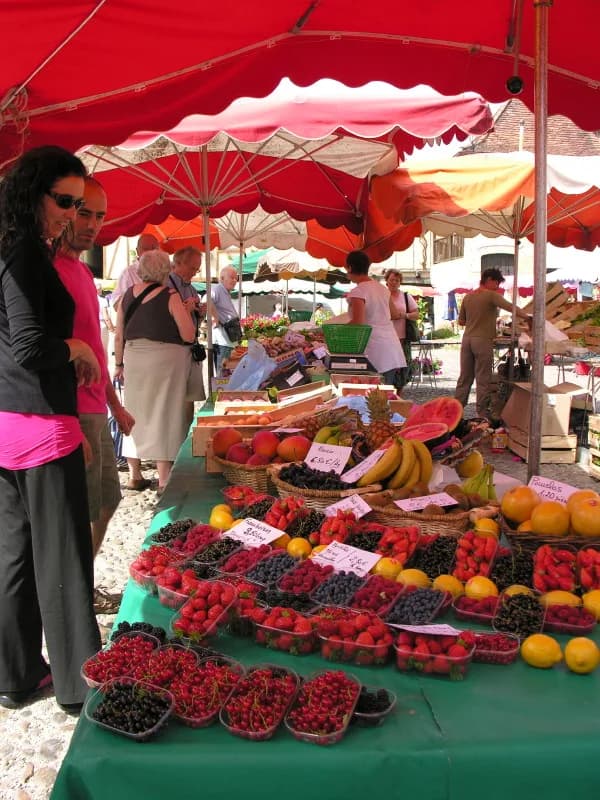 Image 3 : Marché à Bretenoux background