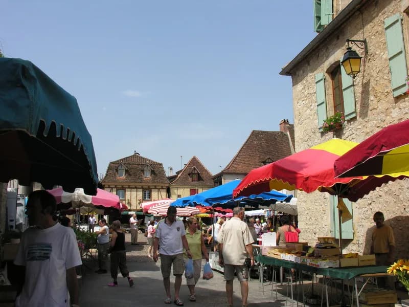 Image 5 : Marché à Bretenoux background