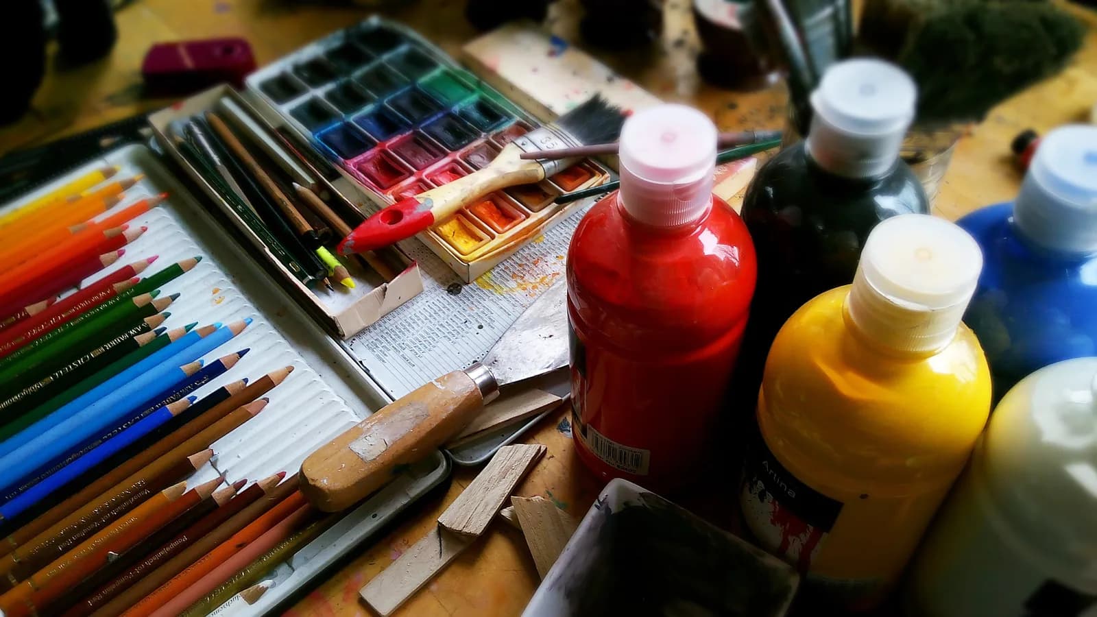 Image 1 : ATELIER PEINTURE background