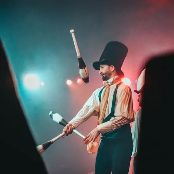 Image 1 : Halte-jeux Circus background