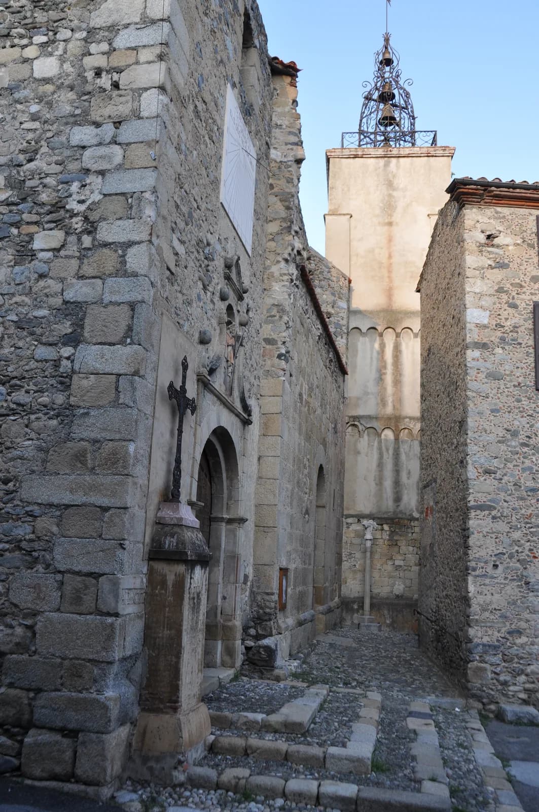 Image 1 : LES BALADES DU CONFLENT : "VISITE DU VILLAGE ET DE L'EGLISE DE CATLLAR" background