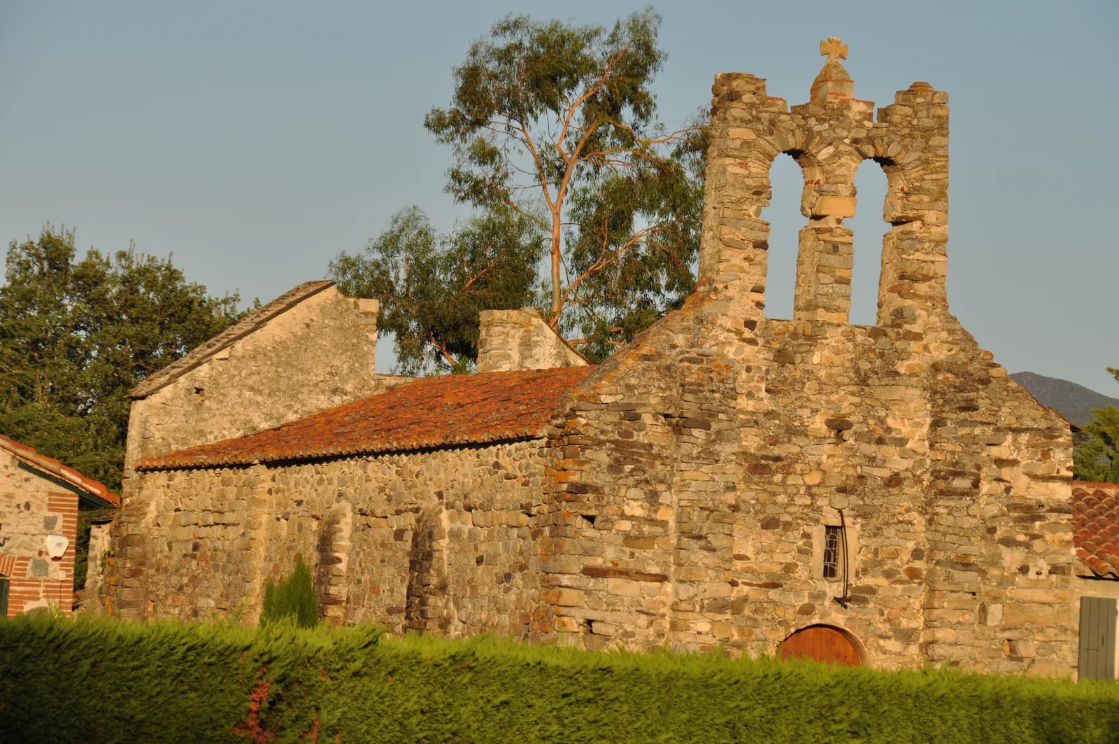 Image 3 : LES BALADES DU CONFLENT : "VISITE DU VILLAGE ET DE L'EGLISE DE CATLLAR" background