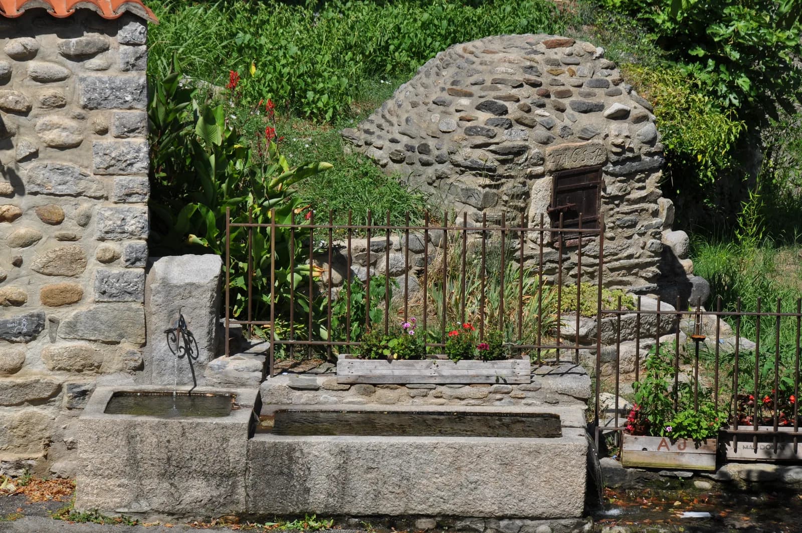 Image 4 : LES BALADES DU CONFLENT : "VISITE DU VILLAGE ET DE L'EGLISE DE CATLLAR" background