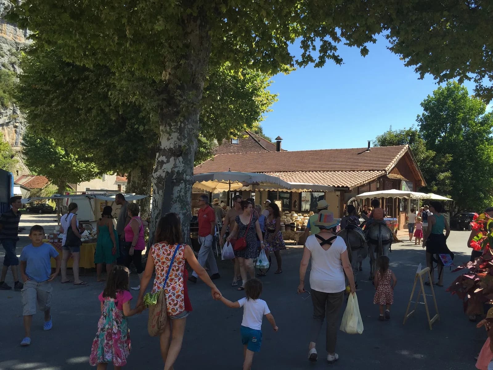 Image 1 : Marché à Cabrerets background