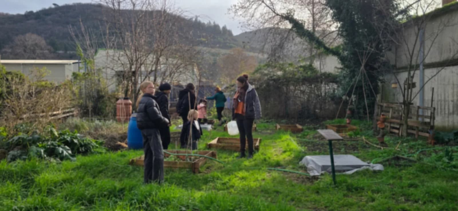 Image 1 : ATELIER "FAMILLES AU JARDIN" background