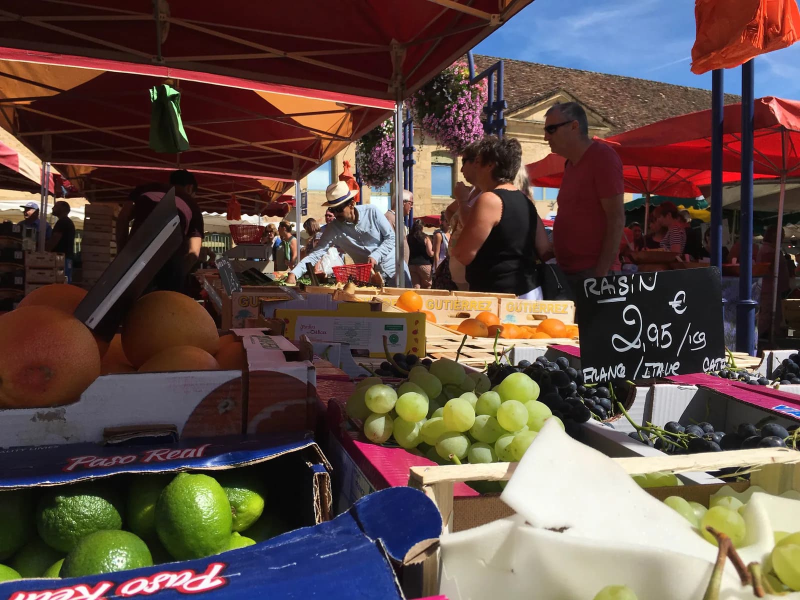 Image 3 : Marché à Gourdon background