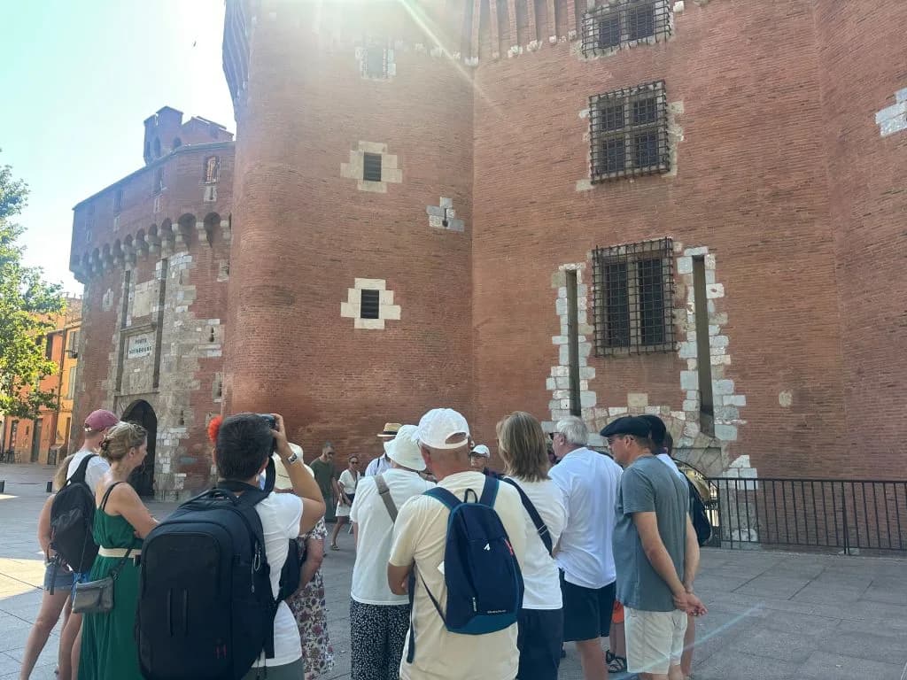 Image 3 : VISITE GUIDÉE DU CENTRE HISTORIQUE « PERPIGNAN, JE TE DÉCOUVRE » background