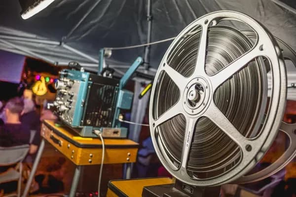 Image 1 : Projection de film ancien background