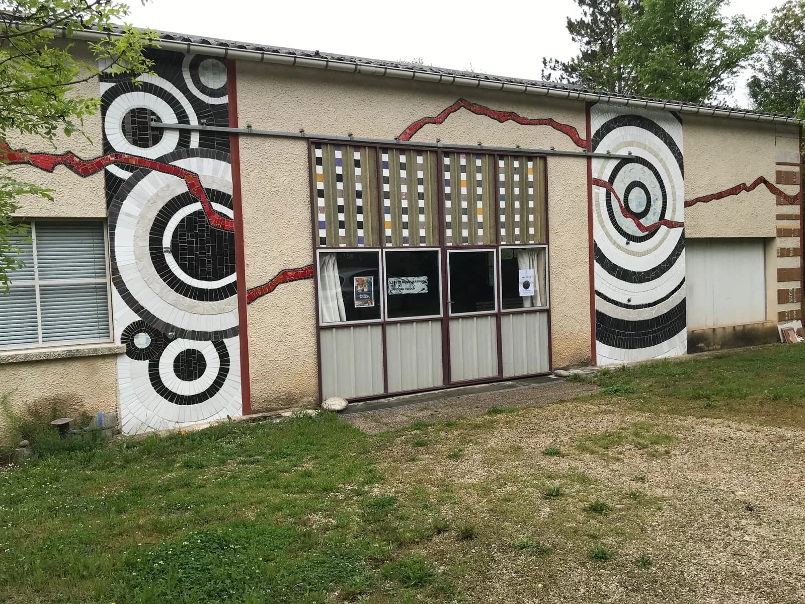 Image 1 : Visite de l'atelier de l'artiste Christian Verdun background