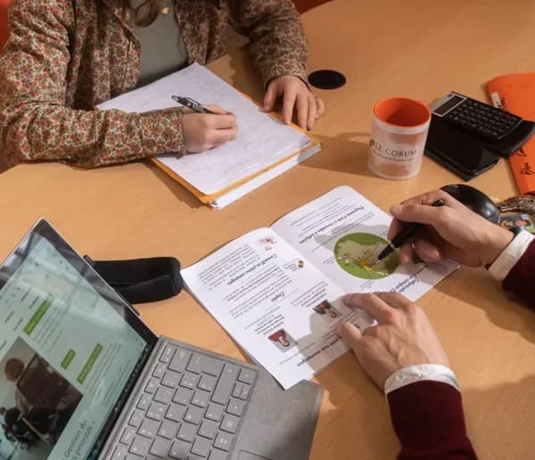 Image 1 : Forum de l'emploi background