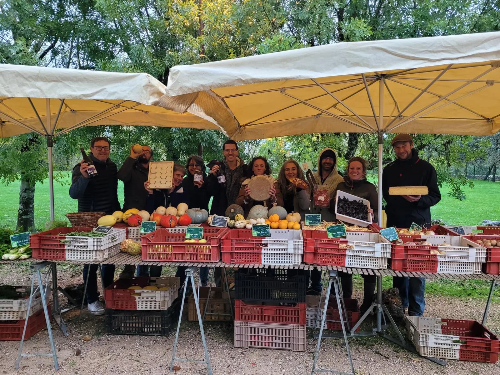 Image 2 : Marché de Producteurs Bio et locaux à Théminettes background