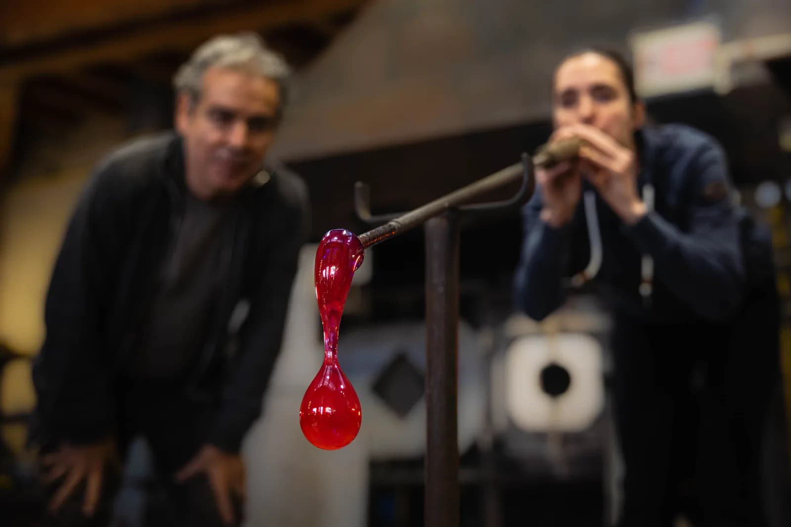 Image 1 : DECOUVERTE ET INITIATION AU METIER DE SOUFFLEUR DE VERRE background