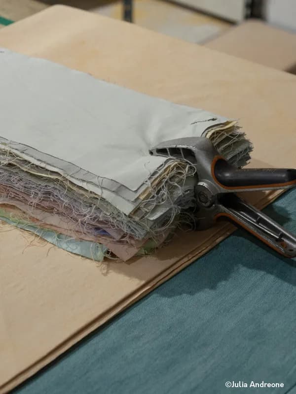 Image 1 : Textile en atelier : entre art, artisanat, design textile / frontières et porosités background