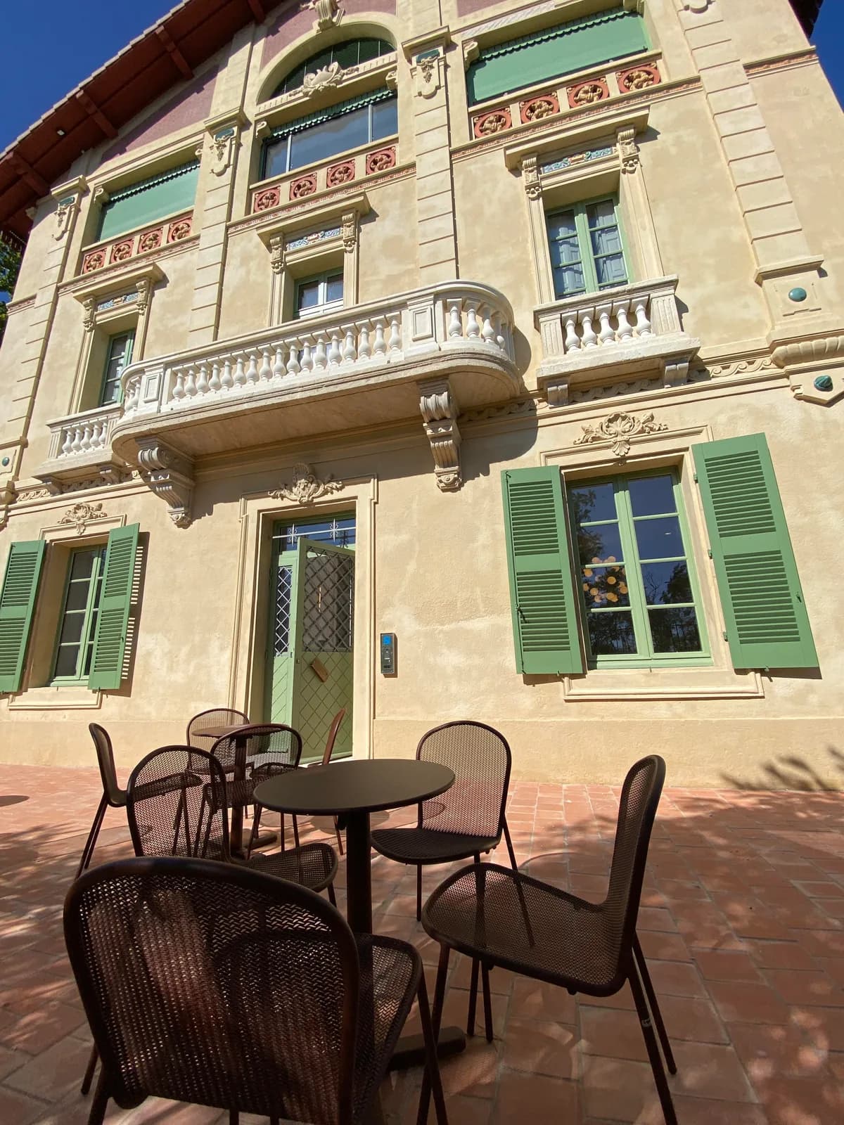 Image 1 : Echappée littéraire avec l'Arbre monde background