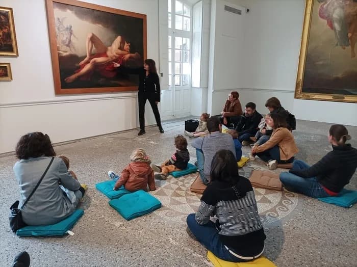 Image 1 : Visite des tout-petits - "Le musée à petits pas" background