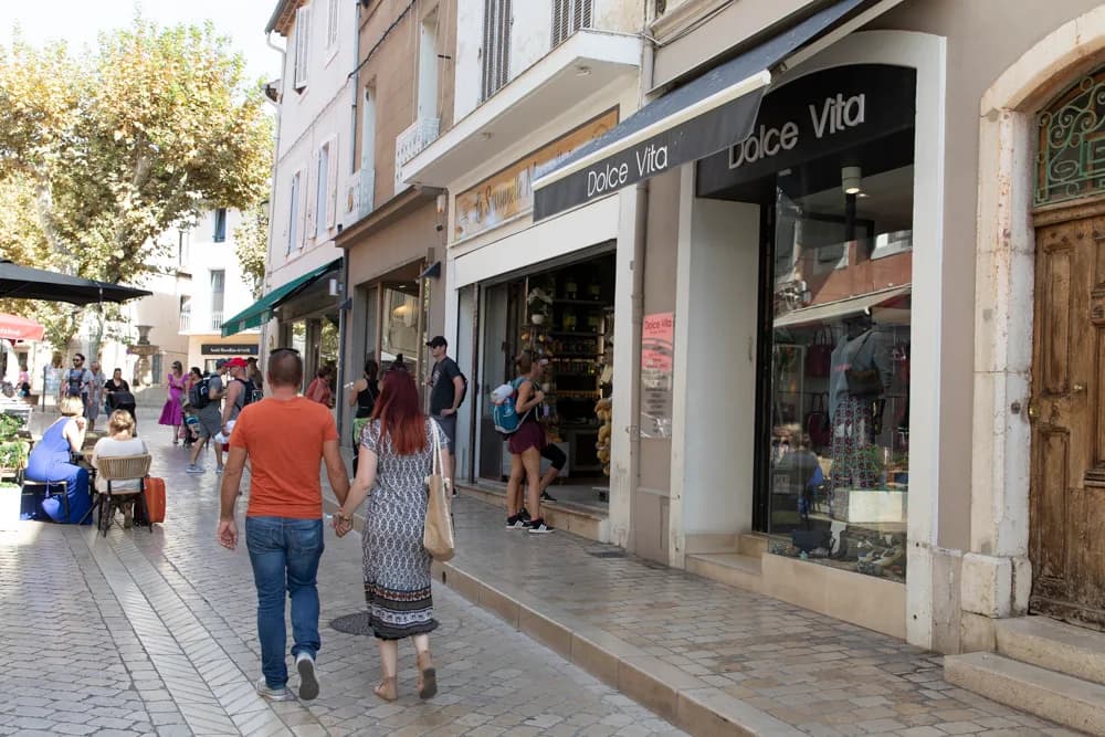 Image 3 : Visite guidée : Découverte de Cassis en allemand background