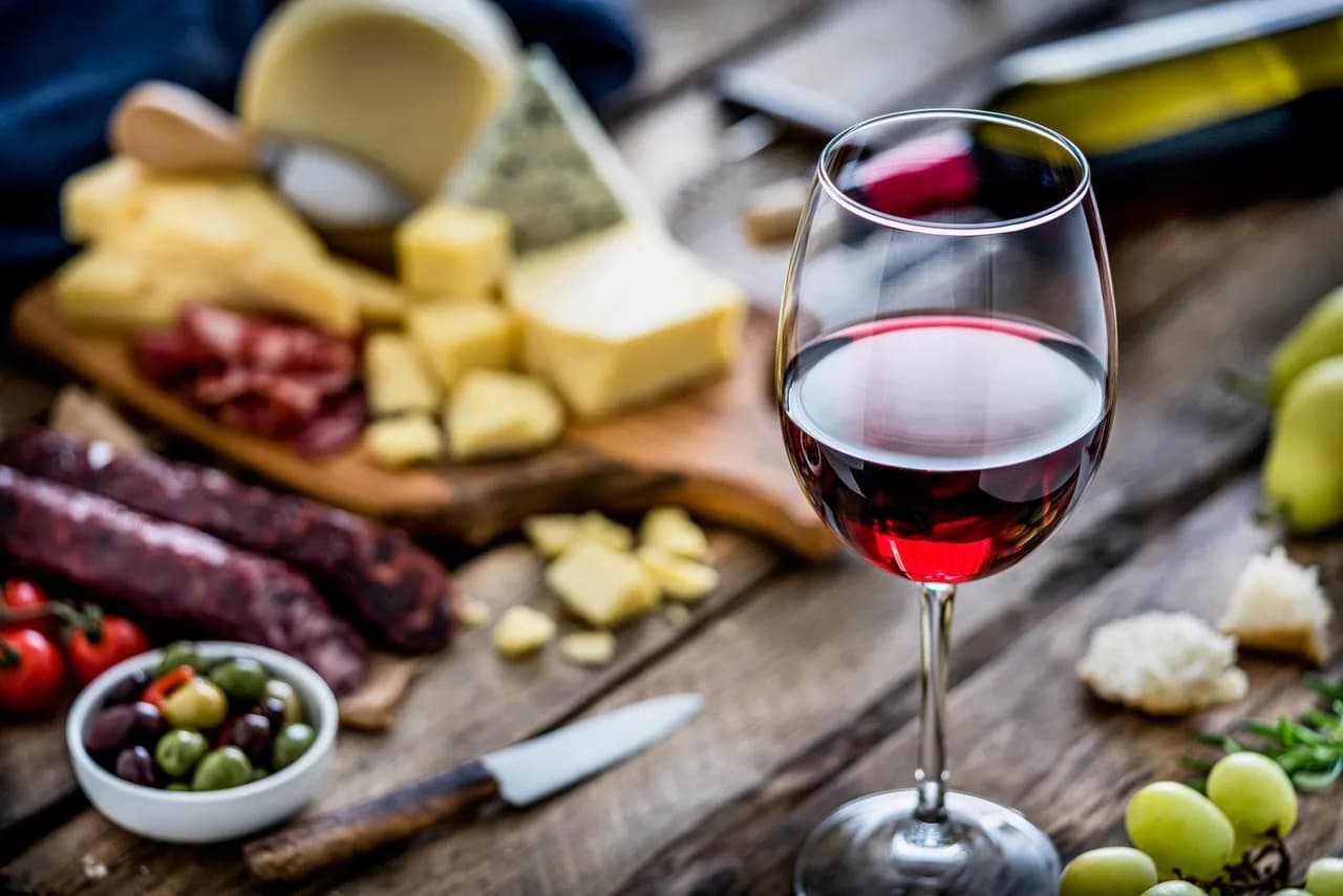 Image 1 : Wine & Cheese background