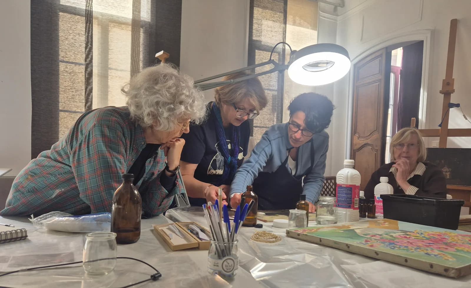 Image 3 : Ateliers d'initiation à la restauration d'œuvres d'art background