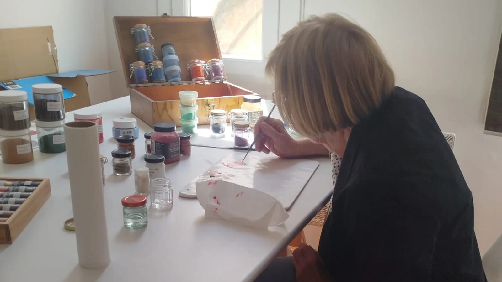 Image 4 : Ateliers d'initiation à la restauration d'œuvres d'art background