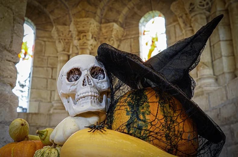 Image 1 : Halloween, La potion de Denise la sorcière background