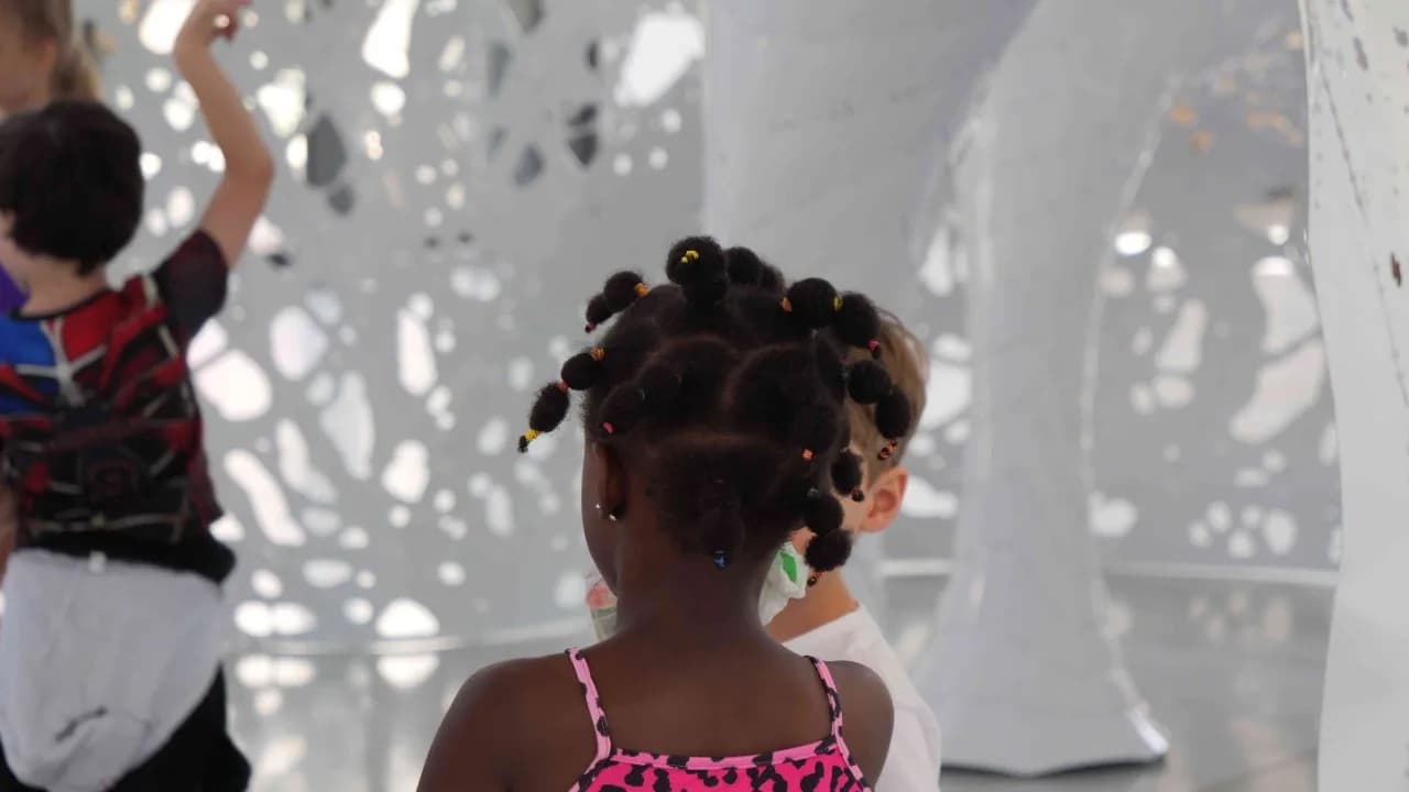 Image 1 : C koi lart contemporain ? (5 à 11 ans) · l'idée des corps célestes background