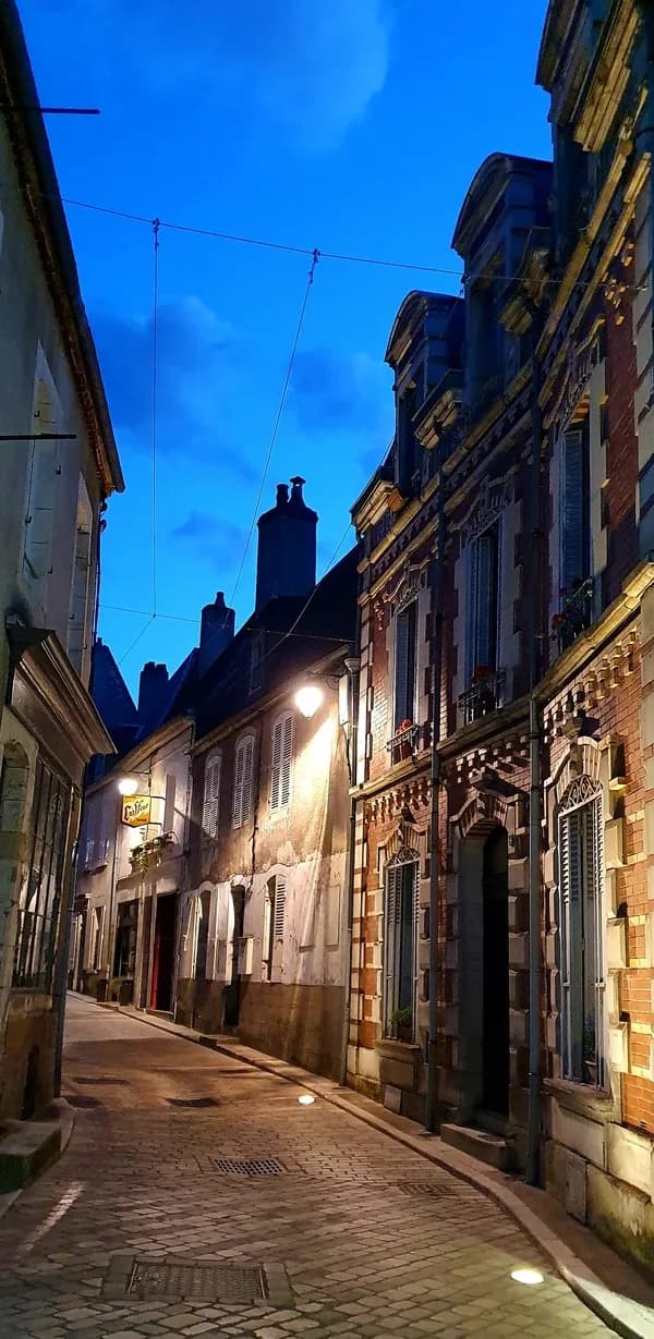 Image 1 : Visite éclairée : Sancerre à la lampe torche background