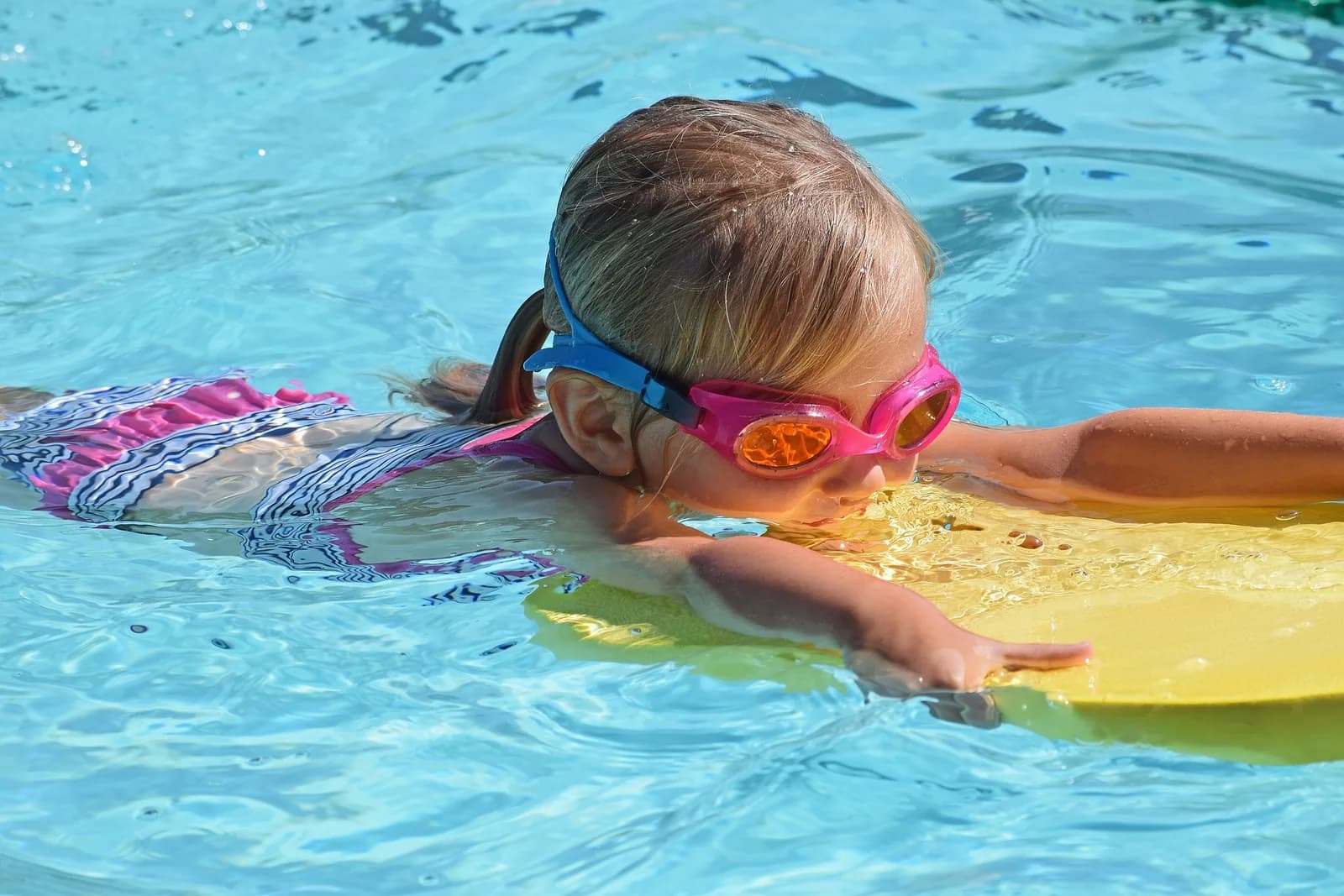 Image 1 : Mini-stage de natation enfant (débutant) background
