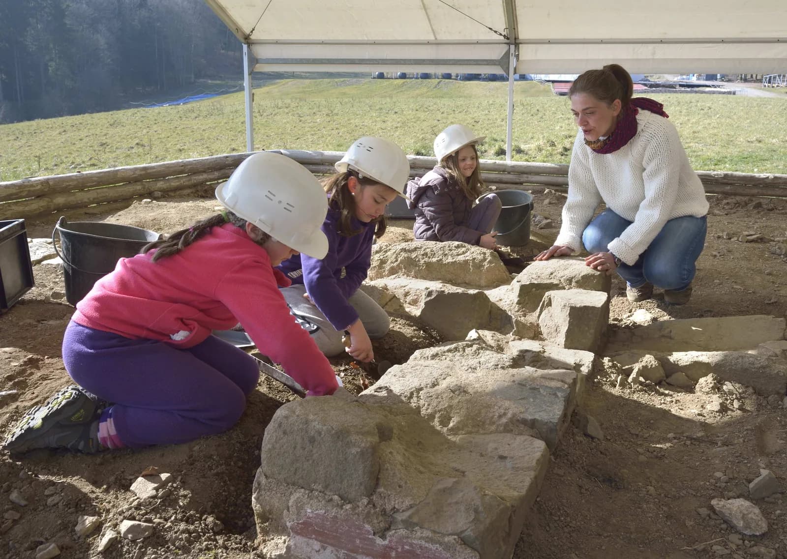 Image 1 : Atelier archéo à Bibracte background