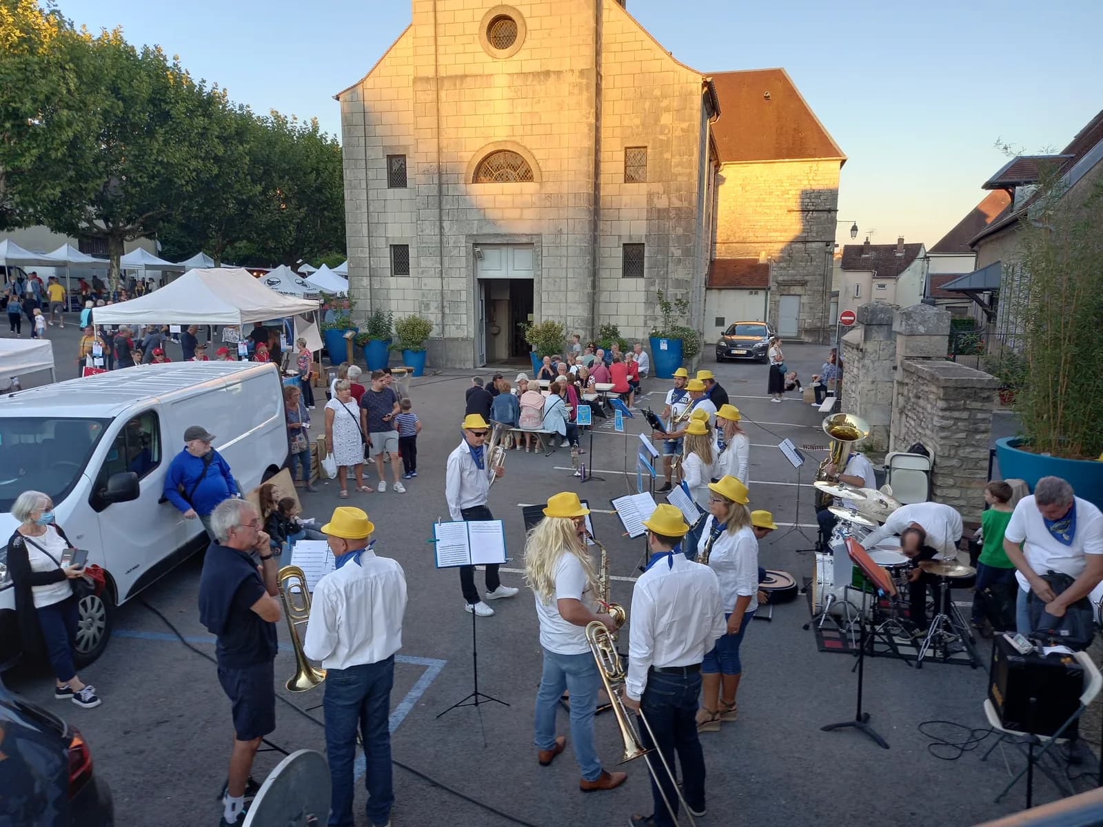 Image 1 : Marché Guinguette de Saint-Vit background