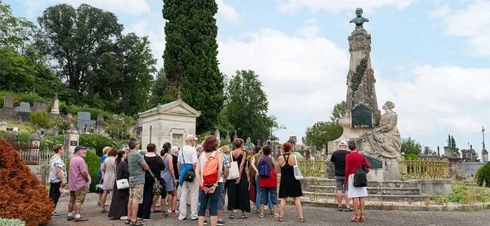 Image 1 : Visite guidée : L'art et les hommes du cimetière de Gaillard background