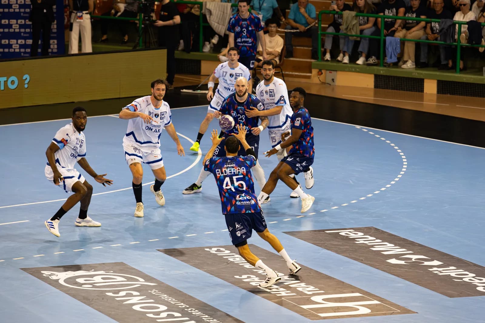 Image 1 : Match Limoges Handball / Dunkerque background