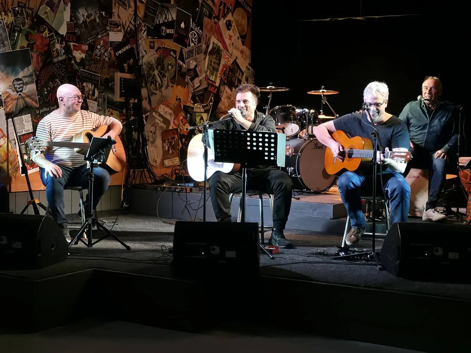 Image 1 : Concert du groupe Alchimie background