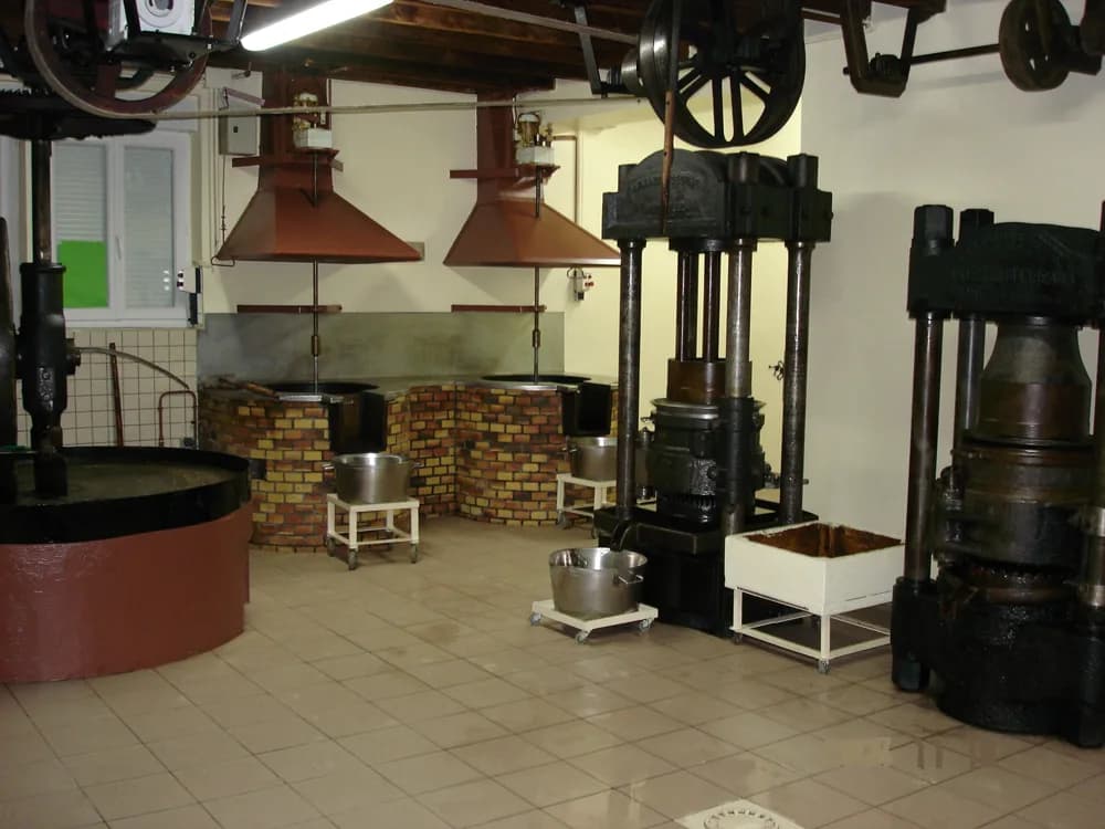 Image 2 : Ici, nos savoir-faire - Visite Huilerie Lépine background