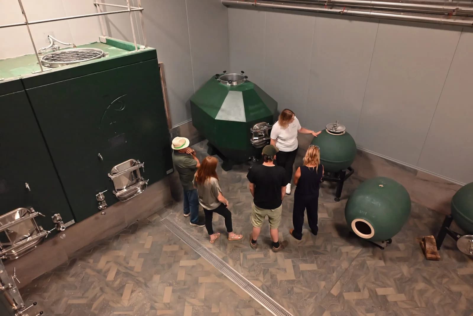Image 1 : Ici, nos savoir-faire - Visite du Domaine des Perchés background