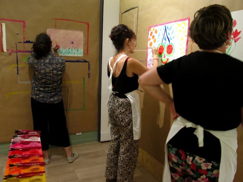 Image 1 : Atelier de création intergénérationnel - Peinture background