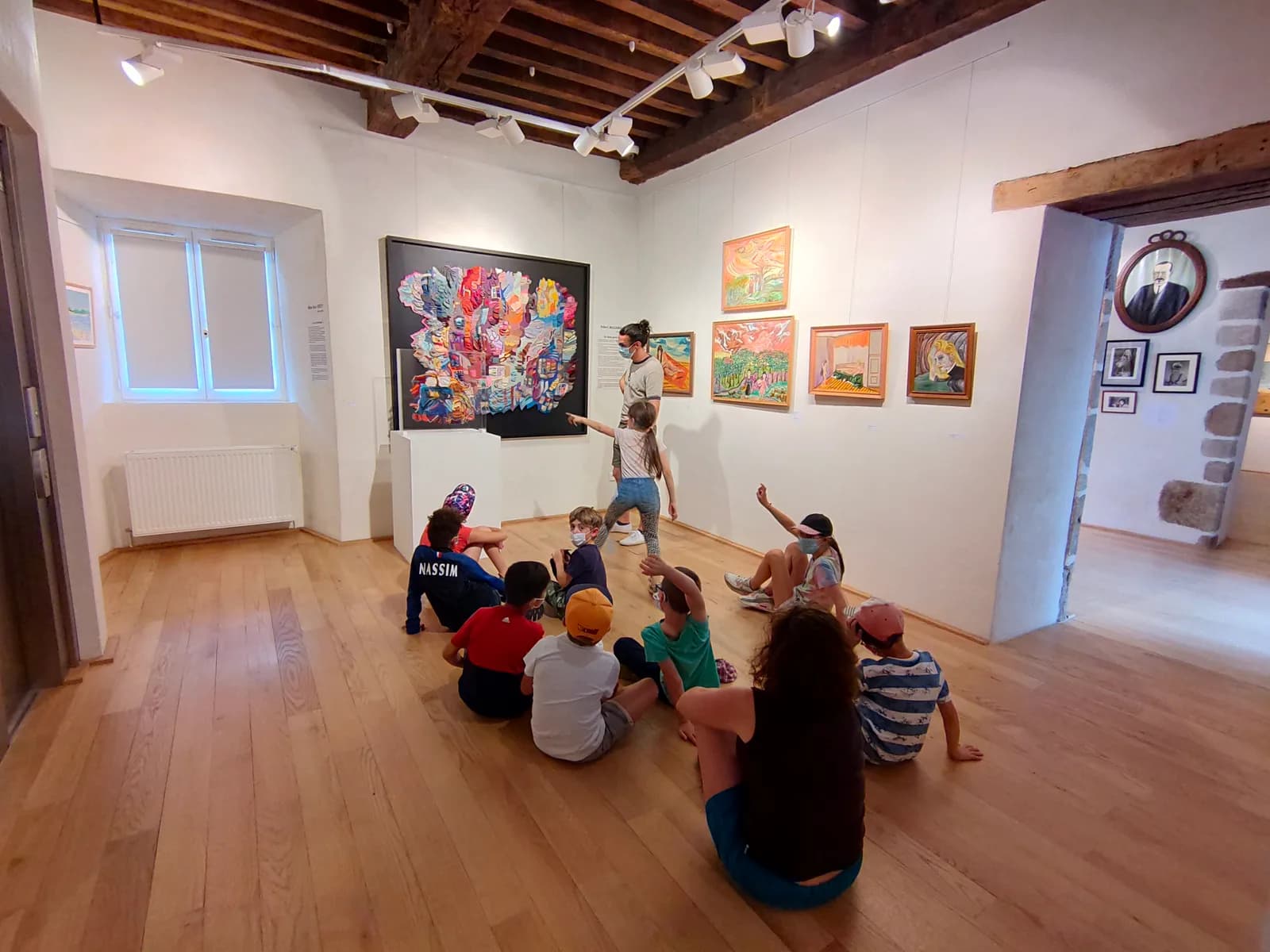 Image 3 : Visite et Atelier : Les cartons fantômes au Musée Musée & Jardins Cécile Sabourdy background