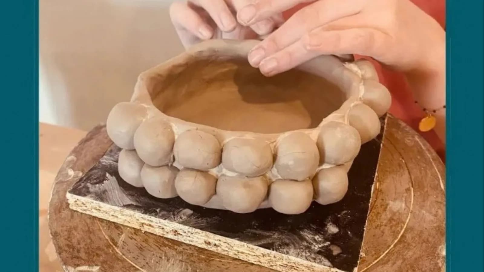 Image 1 : Atelier créatif : Poterie background