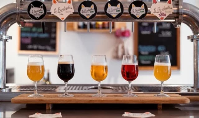 Image 3 : Ici, nos savoir-faire - Visite Brasserie Burdigala background