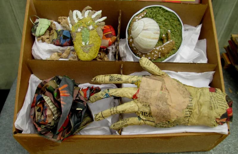 Image 3 : Atelier de création intergénérationnel - Papier mâché background